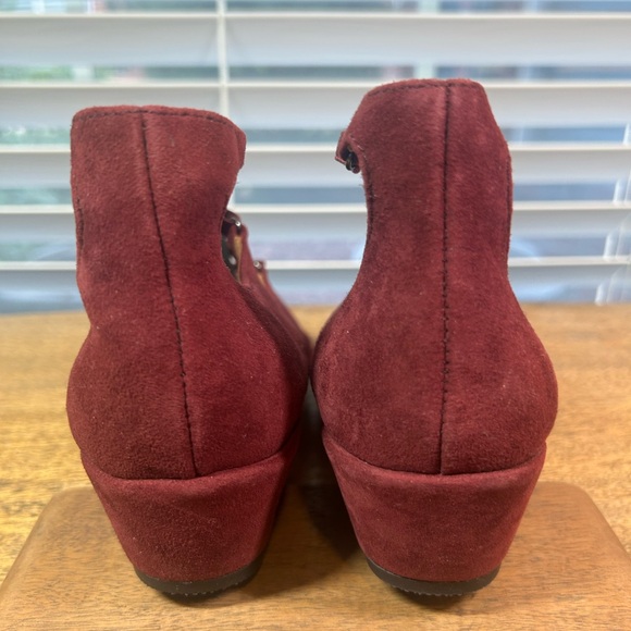 L’Amour Des Pieds Women's Benham Burgundy Suede Shoes - Picture 5 of 9